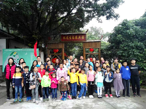 南山大新小學(xué)親子野炊活動在深圳九龍生態(tài)園進行